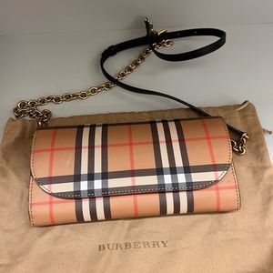 Burberry wallet on chain